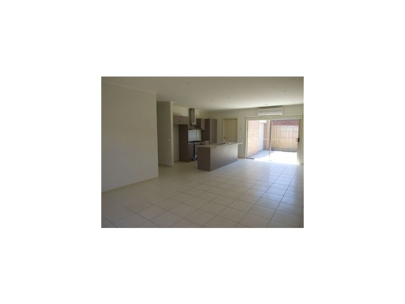 44 Sandalwood Drive, Pakenham VIC 3810