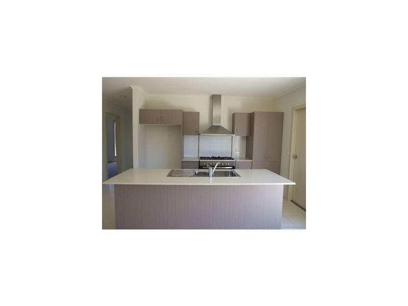 44 Sandalwood Drive, Pakenham VIC 3810