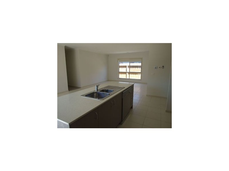 44 Sandalwood Drive, Pakenham VIC 3810