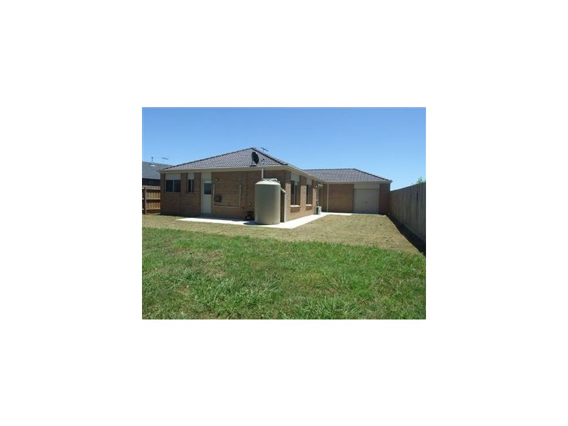 44 Sandalwood Drive, Pakenham VIC 3810
