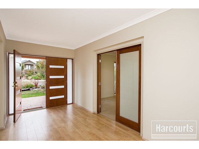 6 Darwin Way, Pakenham VIC 3810