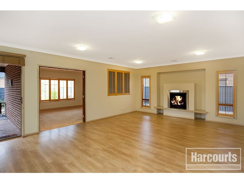 6 Darwin Way, Pakenham VIC 3810