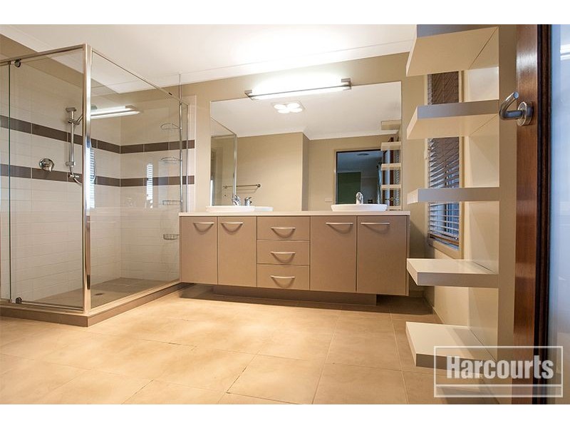 6 Darwin Way, Pakenham VIC 3810