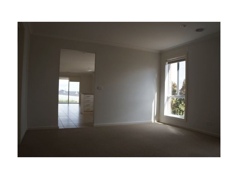 37 Manna Gum Drive, Pakenham VIC 3810