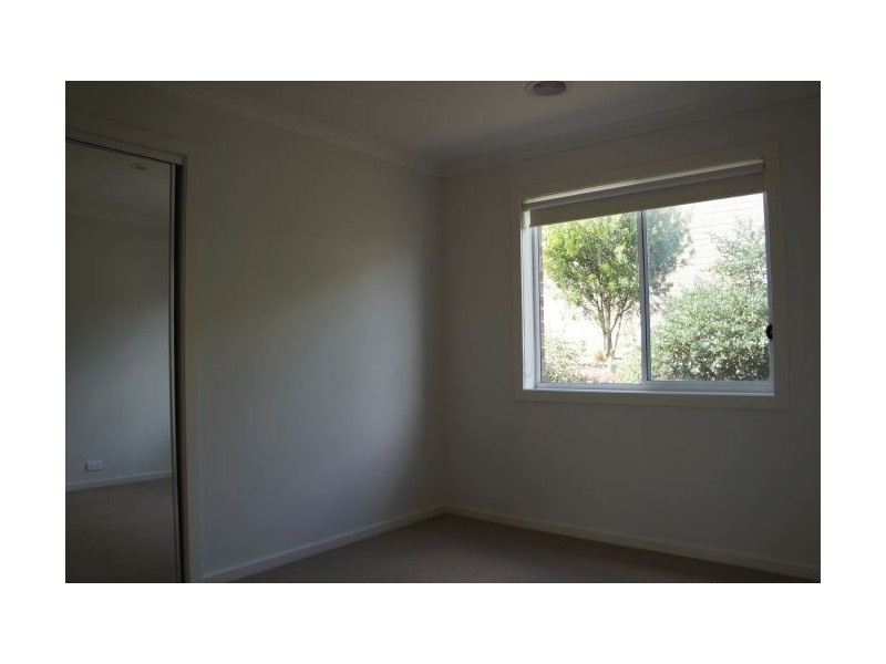 37 Manna Gum Drive, Pakenham VIC 3810