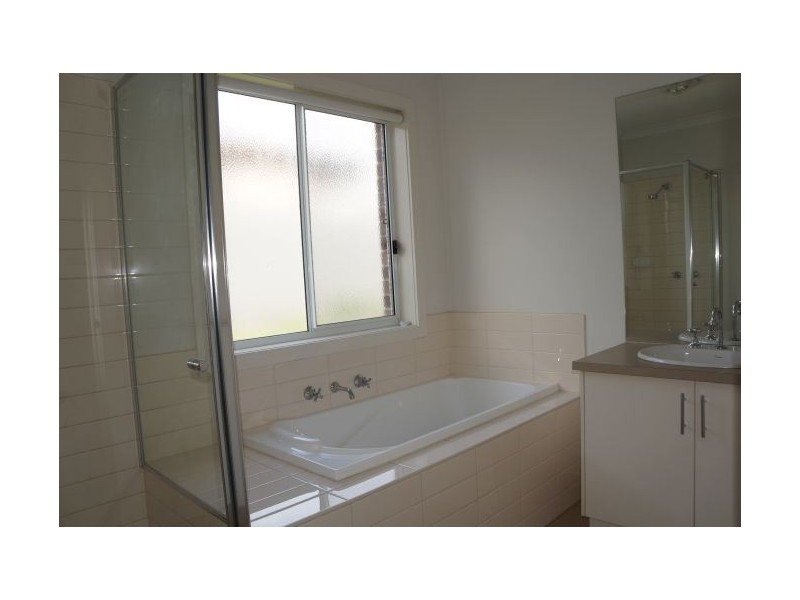 37 Manna Gum Drive, Pakenham VIC 3810