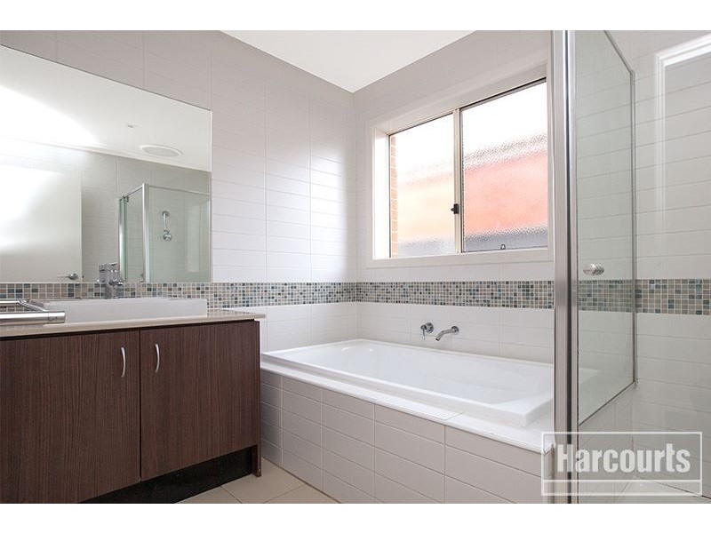 4 Elderberry Way, Pakenham VIC 3810