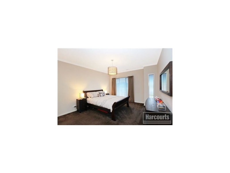 7 Henry Lawson Drive, Pakenham VIC 3810