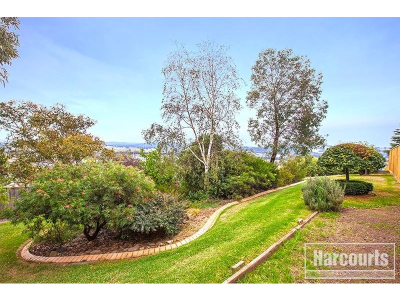 60 Highland Drive, Pakenham VIC 3810