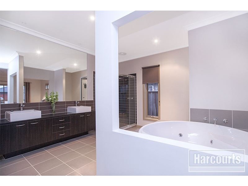 52 Banjo Paterson Drive, Pakenham VIC 3810