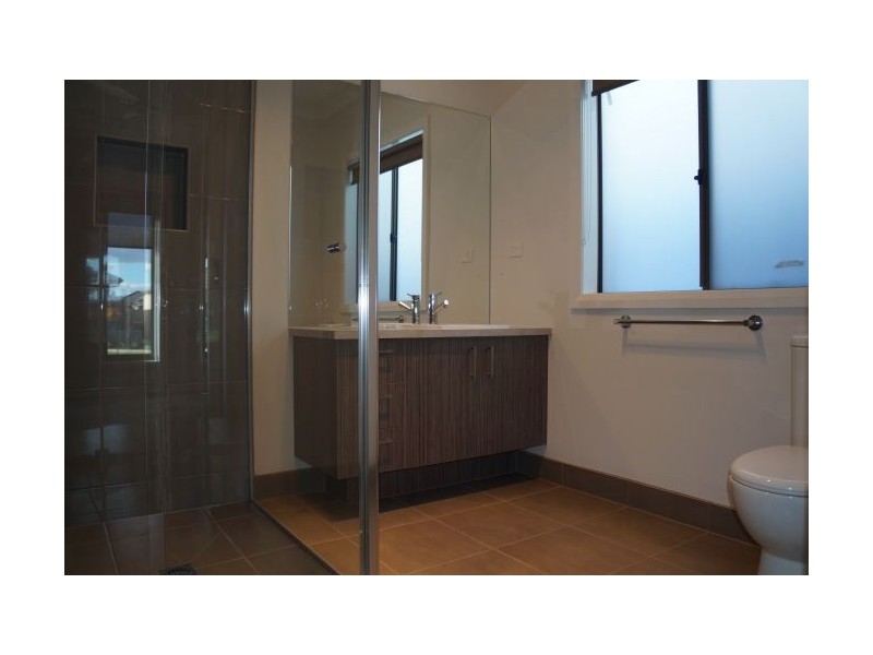 8 William Court, Officer VIC 3809