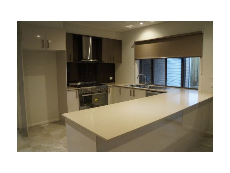 8 William Court, Officer VIC 3809