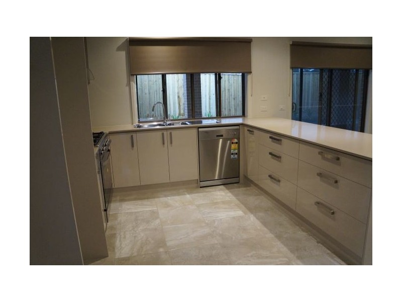 8 William Court, Officer VIC 3809