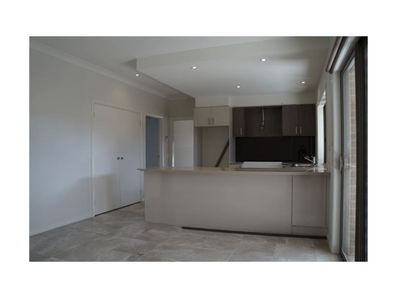 8 William Court, Officer VIC 3809