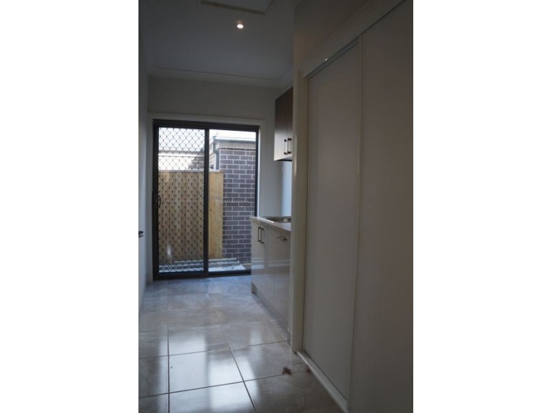8 William Court, Officer VIC 3809