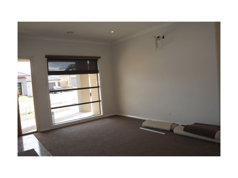 8 William Court, Officer VIC 3809