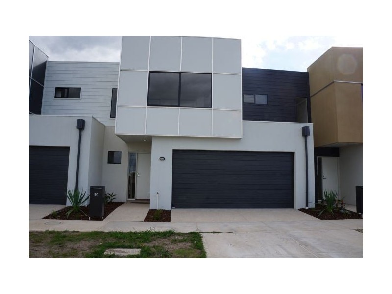 19 Hammond Crescent, Officer VIC 3809