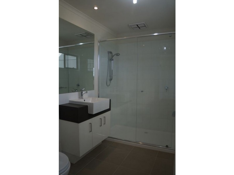 19 Hammond Crescent, Officer VIC 3809