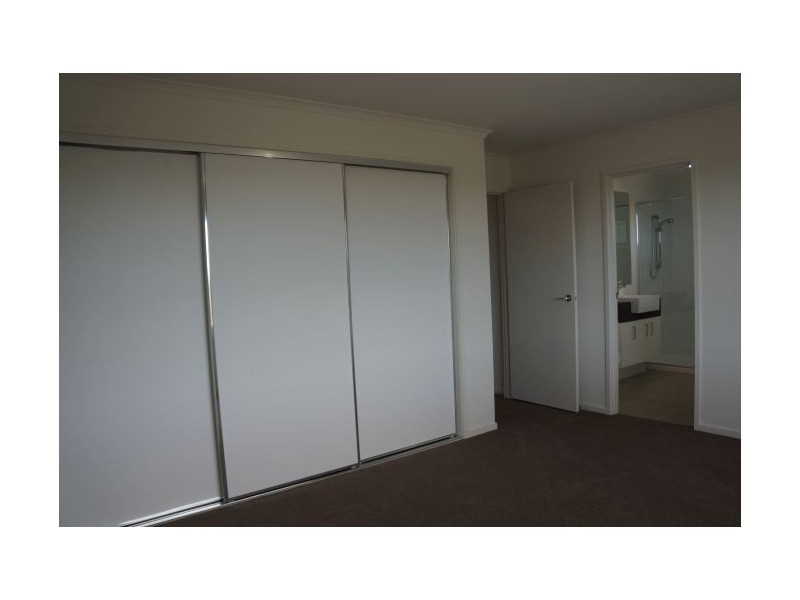 19 Hammond Crescent, Officer VIC 3809