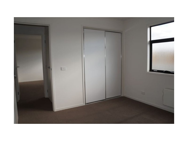 19 Hammond Crescent, Officer VIC 3809