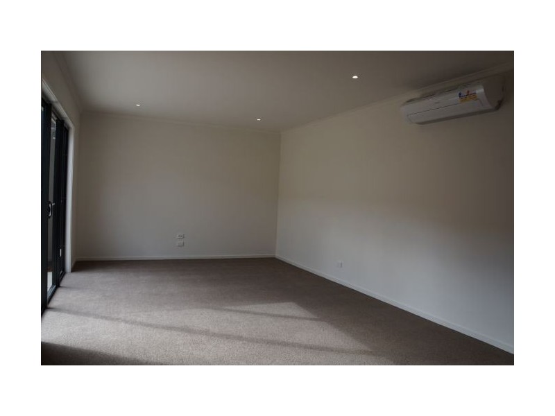 19 Hammond Crescent, Officer VIC 3809