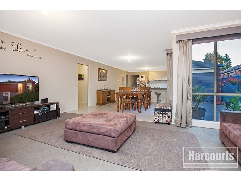 17 Dianella Close, Pakenham VIC 3810