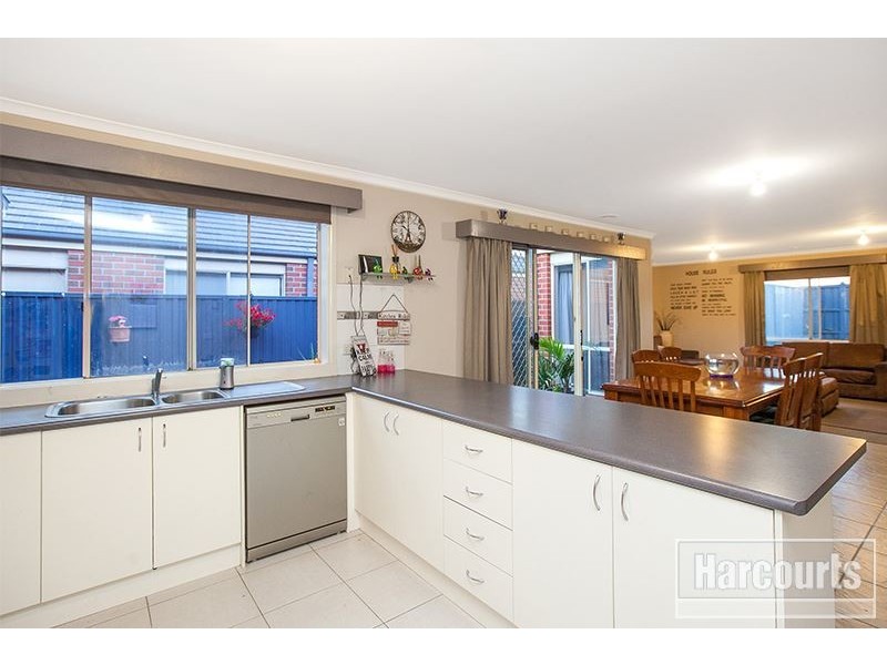 17 Dianella Close, Pakenham VIC 3810