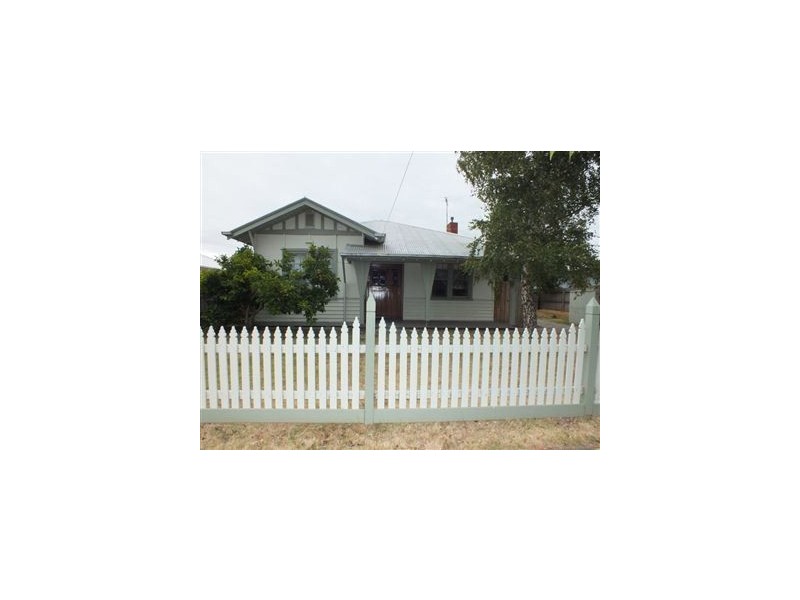 19 Rogers Street, Pakenham VIC 3810