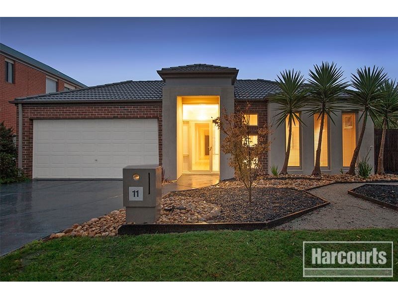 11 Hopkins Pass, Pakenham VIC 3810