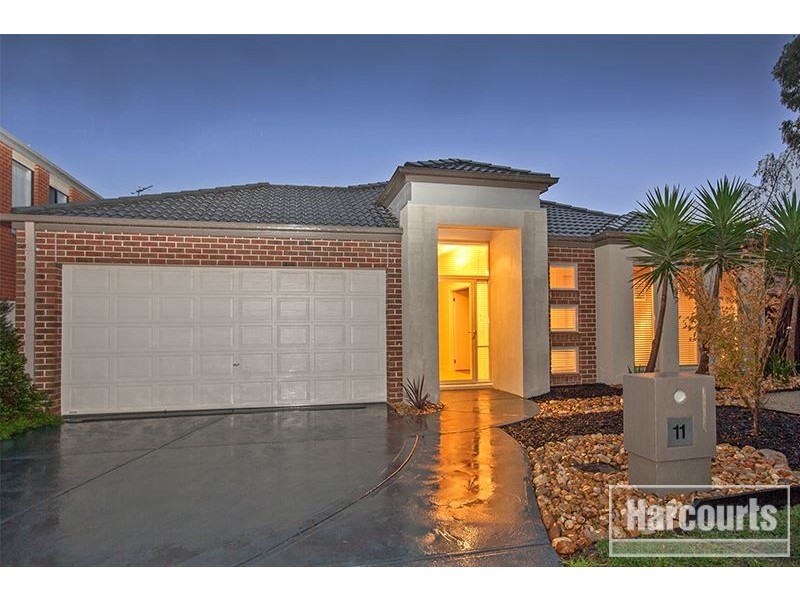 11 Hopkins Pass, Pakenham VIC 3810