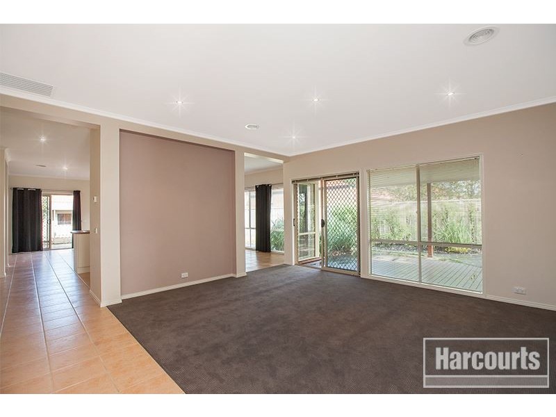 11 Hopkins Pass, Pakenham VIC 3810