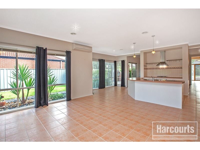 11 Hopkins Pass, Pakenham VIC 3810