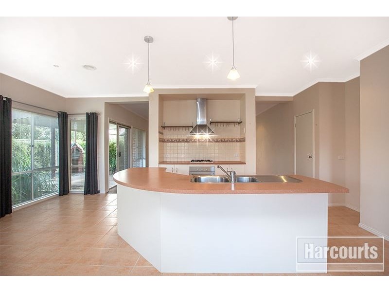 11 Hopkins Pass, Pakenham VIC 3810