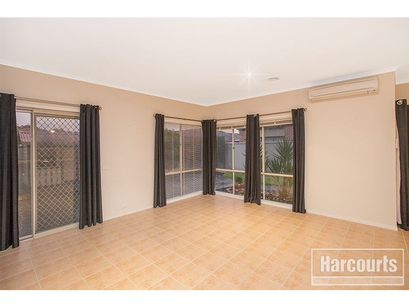 11 Hopkins Pass, Pakenham VIC 3810