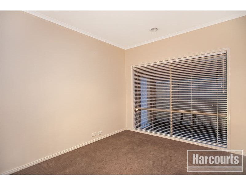 11 Hopkins Pass, Pakenham VIC 3810