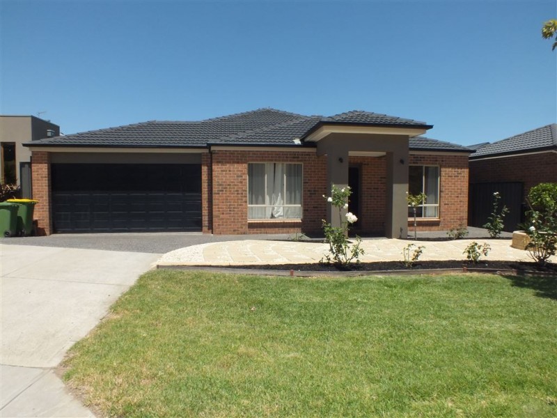 7 Victoria Place, Pakenham VIC 3810