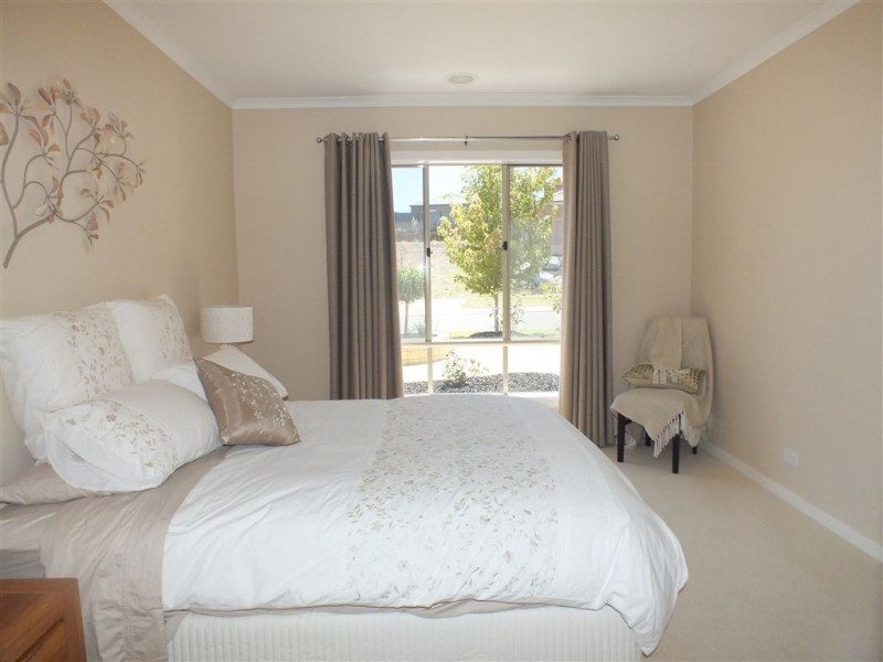 7 Victoria Place, Pakenham VIC 3810