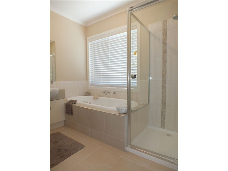 7 Victoria Place, Pakenham VIC 3810