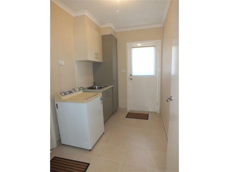 7 Victoria Place, Pakenham VIC 3810