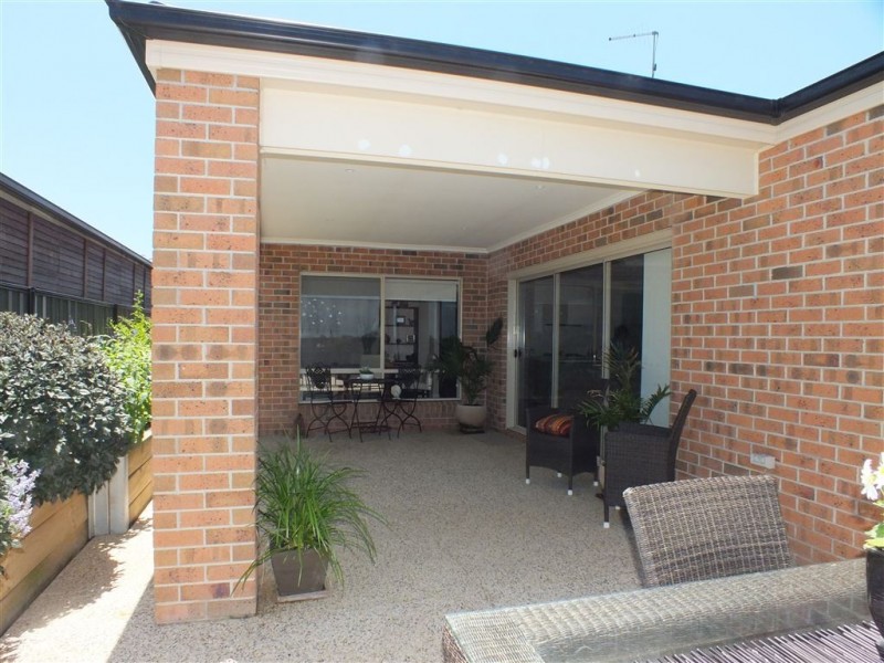 7 Victoria Place, Pakenham VIC 3810