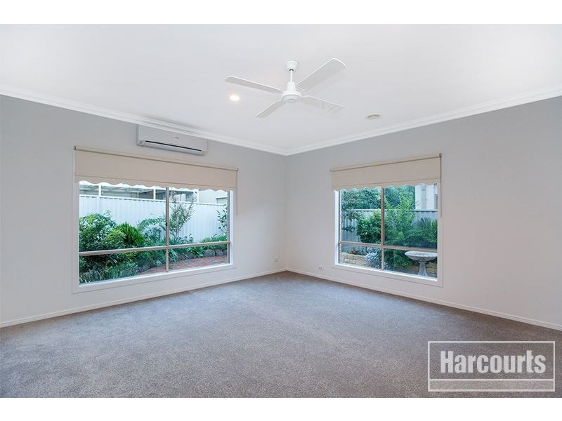11 Juliet Gardens, Pakenham VIC 3810