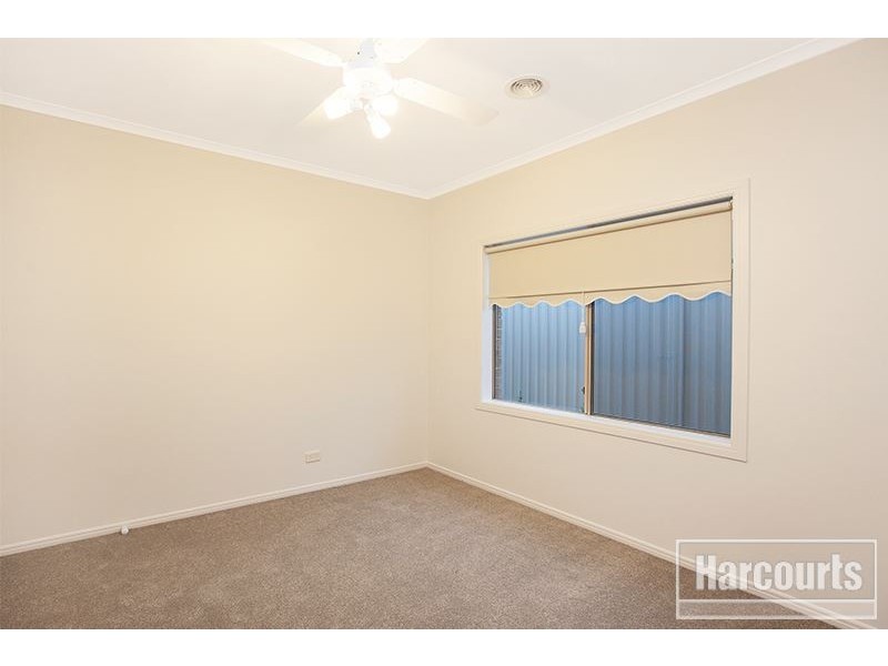 11 Juliet Gardens, Pakenham VIC 3810