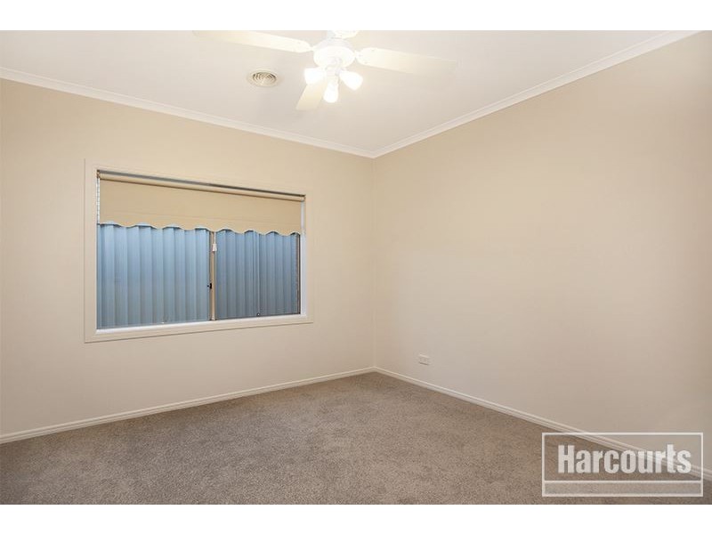 11 Juliet Gardens, Pakenham VIC 3810