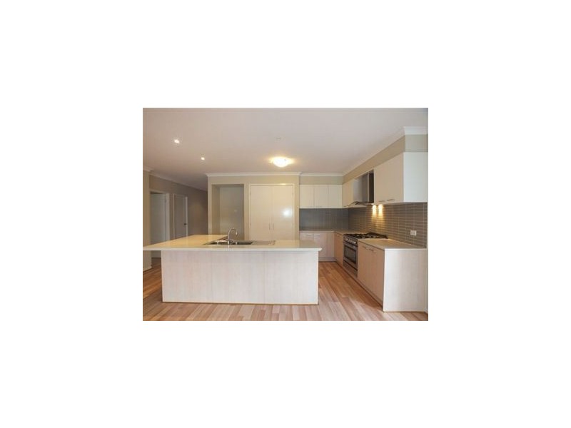 28 Darwin Way, Pakenham VIC 3810