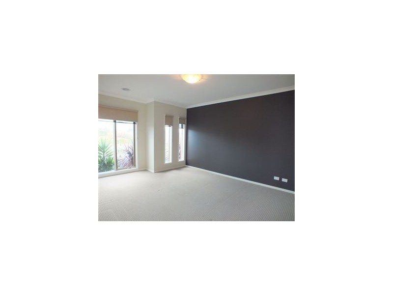 28 Darwin Way, Pakenham VIC 3810