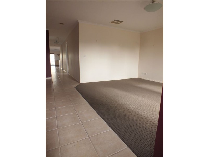 4 Tambo Court, Pakenham VIC 3810