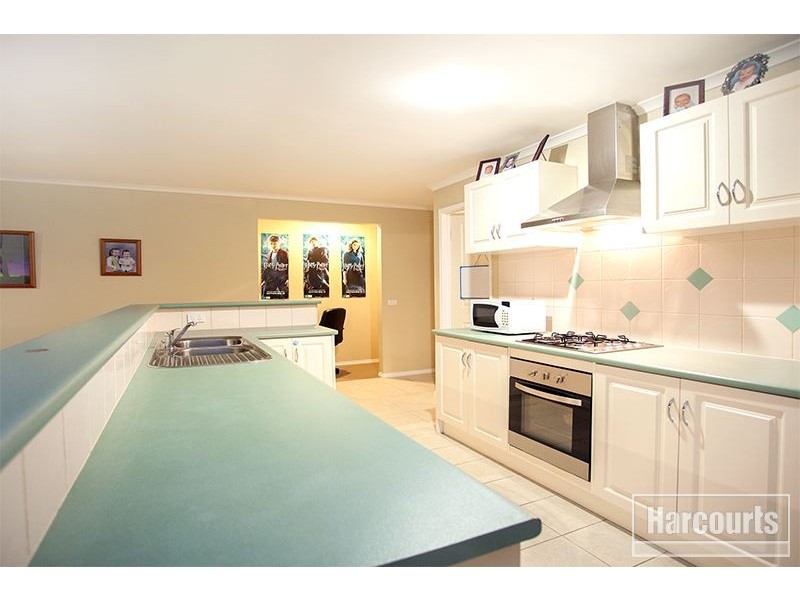 10 Wills Avenue, Pakenham VIC 3810