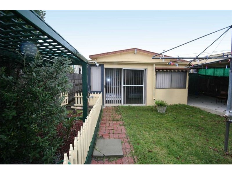 111 Ninth Avenue, Rosebud VIC 3939