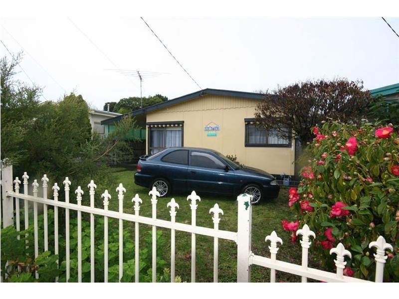 111 Ninth Avenue, Rosebud VIC 3939