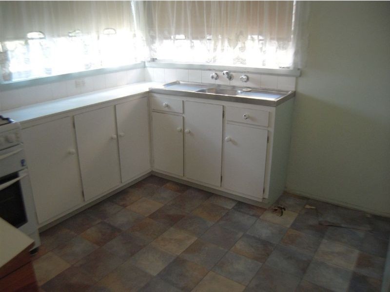 96 Sixth Avenue, Rosebud VIC 3939